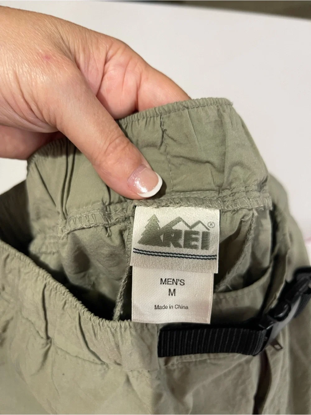 REI Men’s Sage Green Convertible Hiking Camping Cargo Pant Size Medium